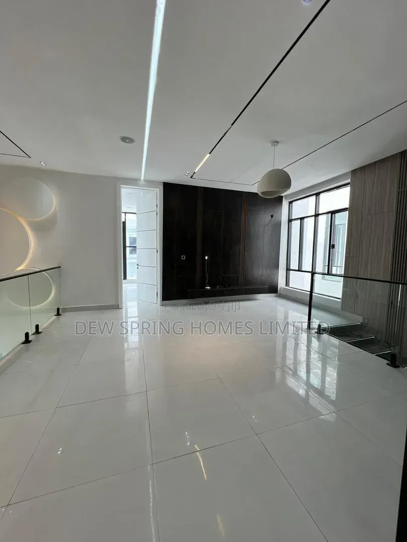 6bdrm Duplex in Chevron for sale in Chevron
