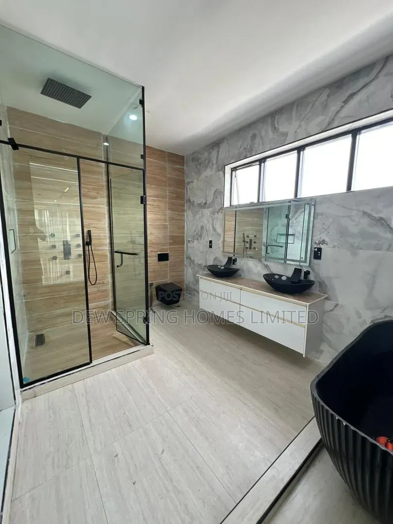 6bdrm Duplex in Chevron for sale in Chevron