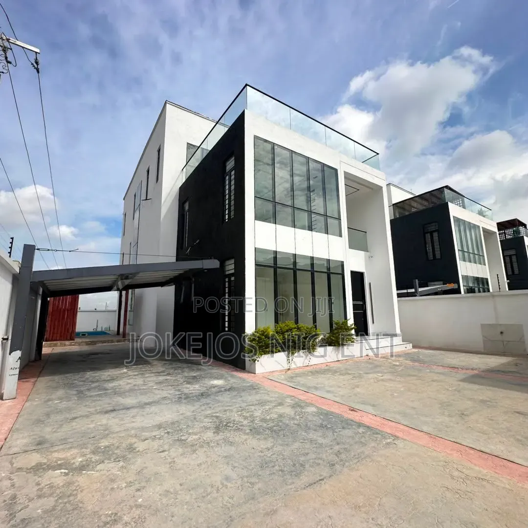 5bdrm Duplex in Lekki Phase 1 for sale in Lekki Phase 1