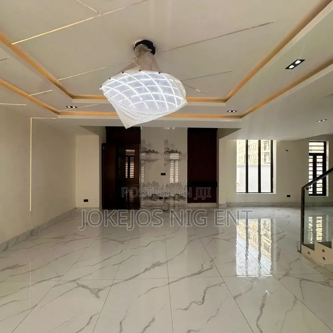 5bdrm Duplex in Lekki Phase 1 for sale in Lekki Phase 1