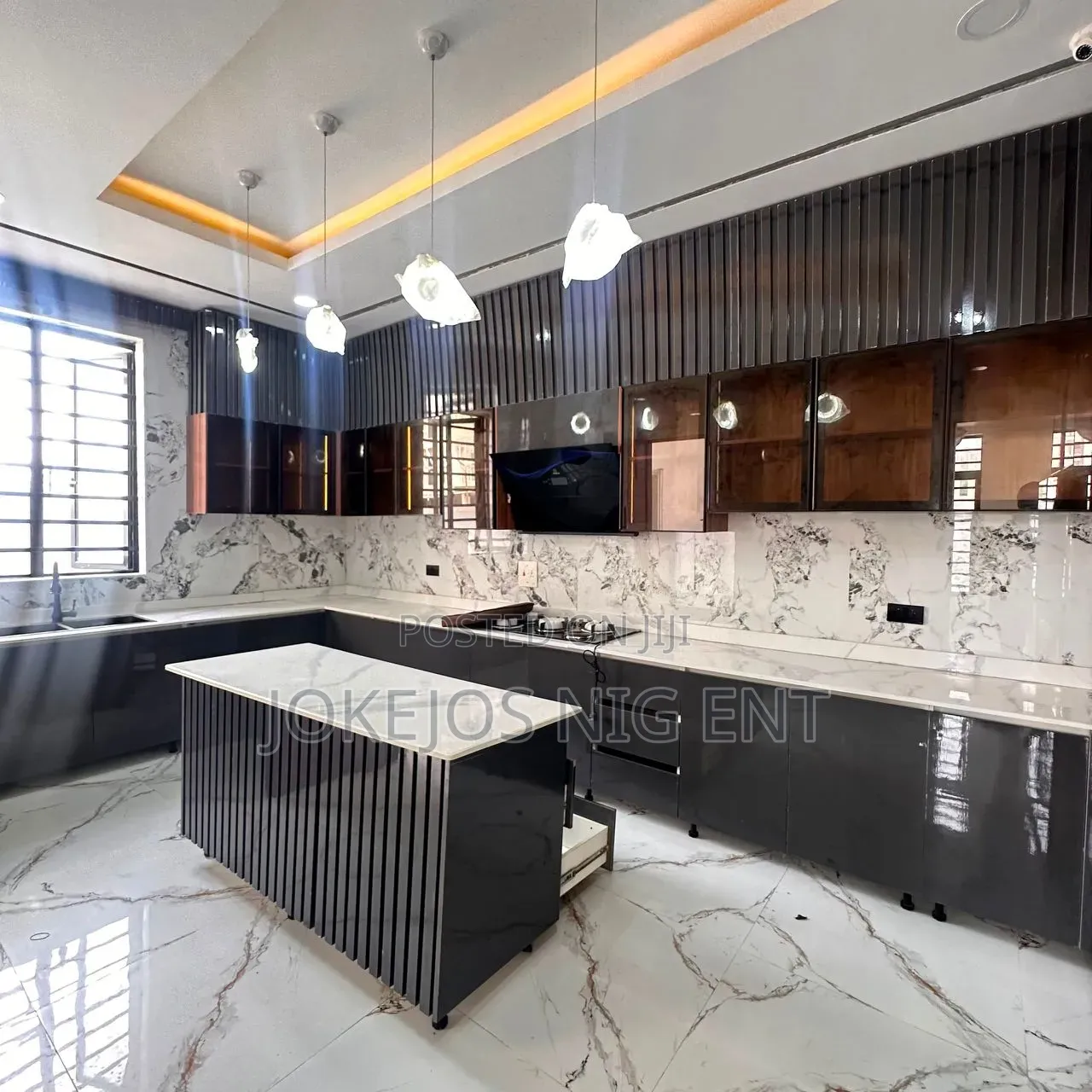 5bdrm Duplex in Lekki Phase 1 for sale in Lekki Phase 1