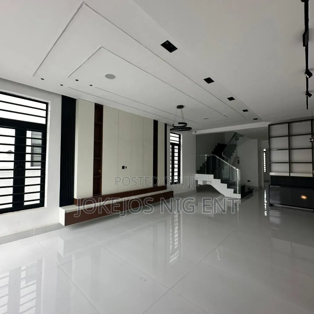 5bdrm Duplex in Lekki Phase 1 for sale in Lekki Phase 1