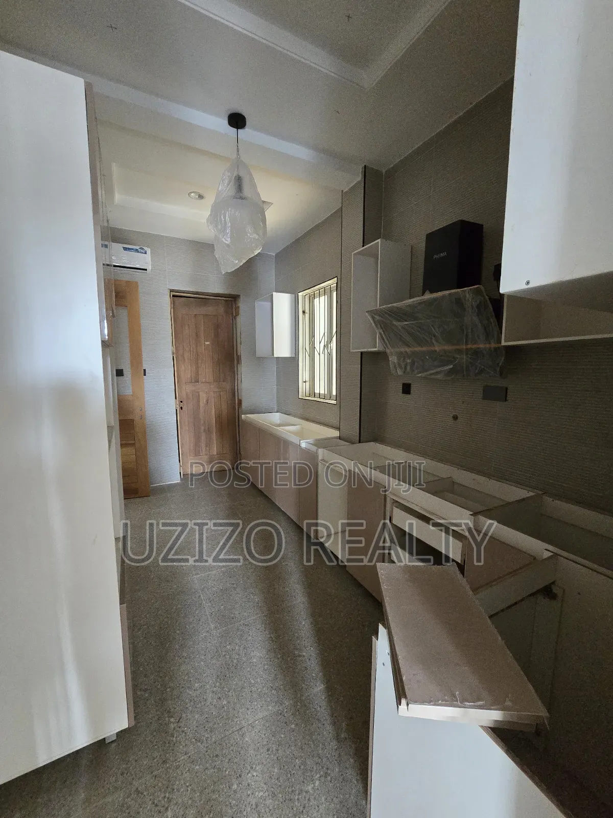 3bdrm Townhouse/Terrace in Lekki Phase 1 for sale in Lekki Phase 1