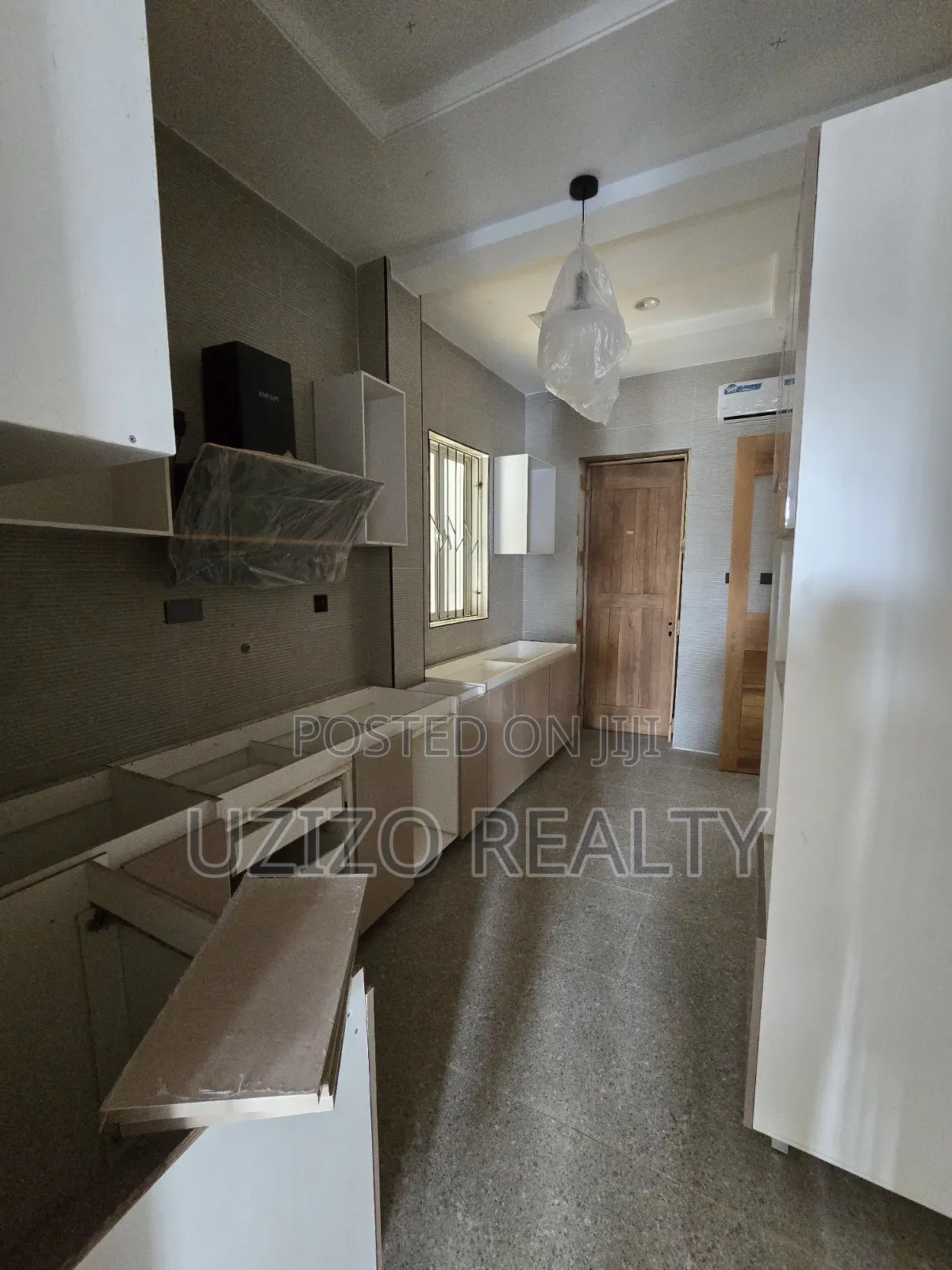2bdrm Townhouse/Terrace in Lekki Phase 1 for Sale in Lekki Phase 1