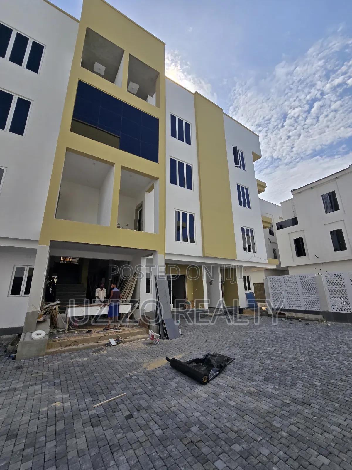2bdrm Townhouse/Terrace in Lekki Phase 1 for Sale in Lekki Phase 1