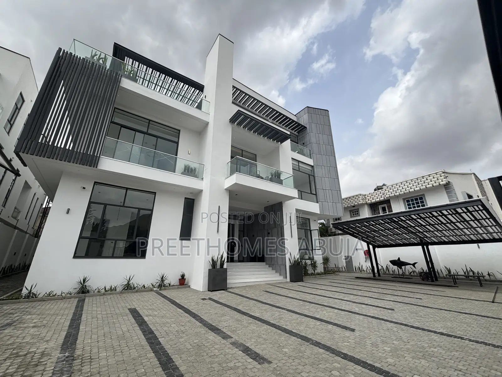 8bdrm Mansion in Asokoro for sale in Asokoro