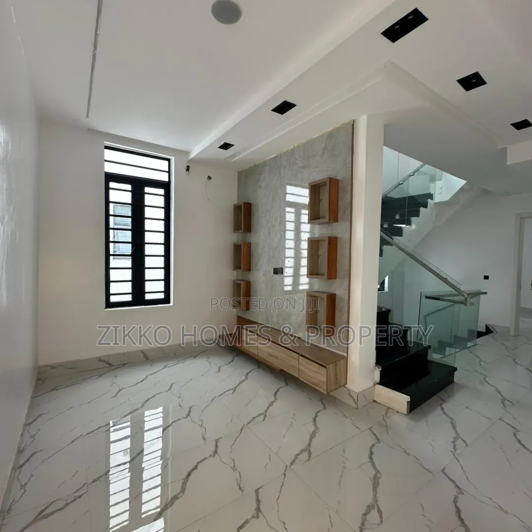 5bdrm Duplex in Lekki for sale in Lekki Phase 1