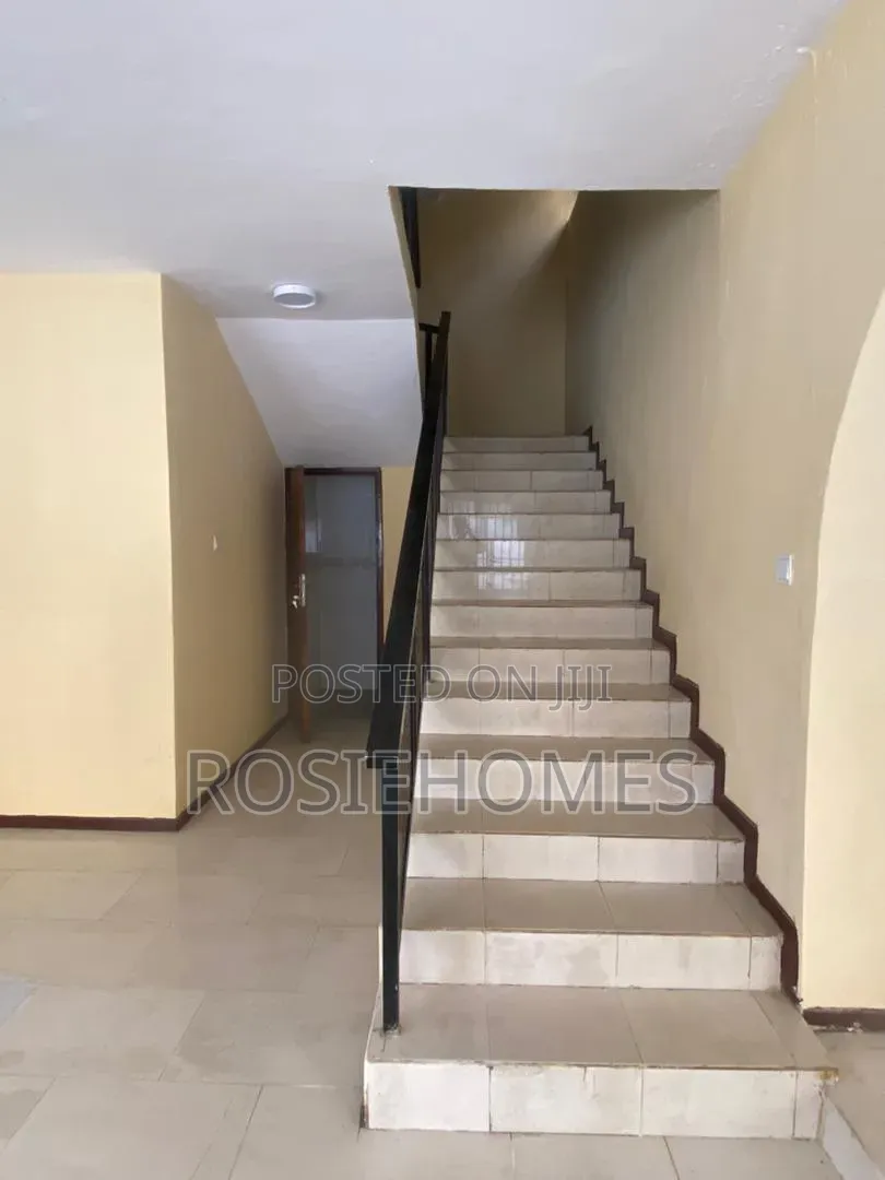 5-Bedroom Semi-Detached House With 2-Room Boys’ Quarters (Bq) in Lekki Phase 1