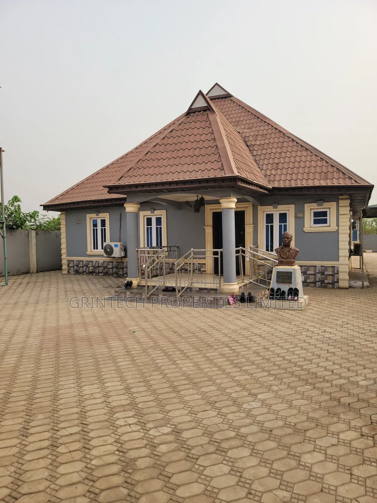 4bdrm Bungalow in Ita Sanni, Ikorodu Garage for rent in Ikorodu Garage