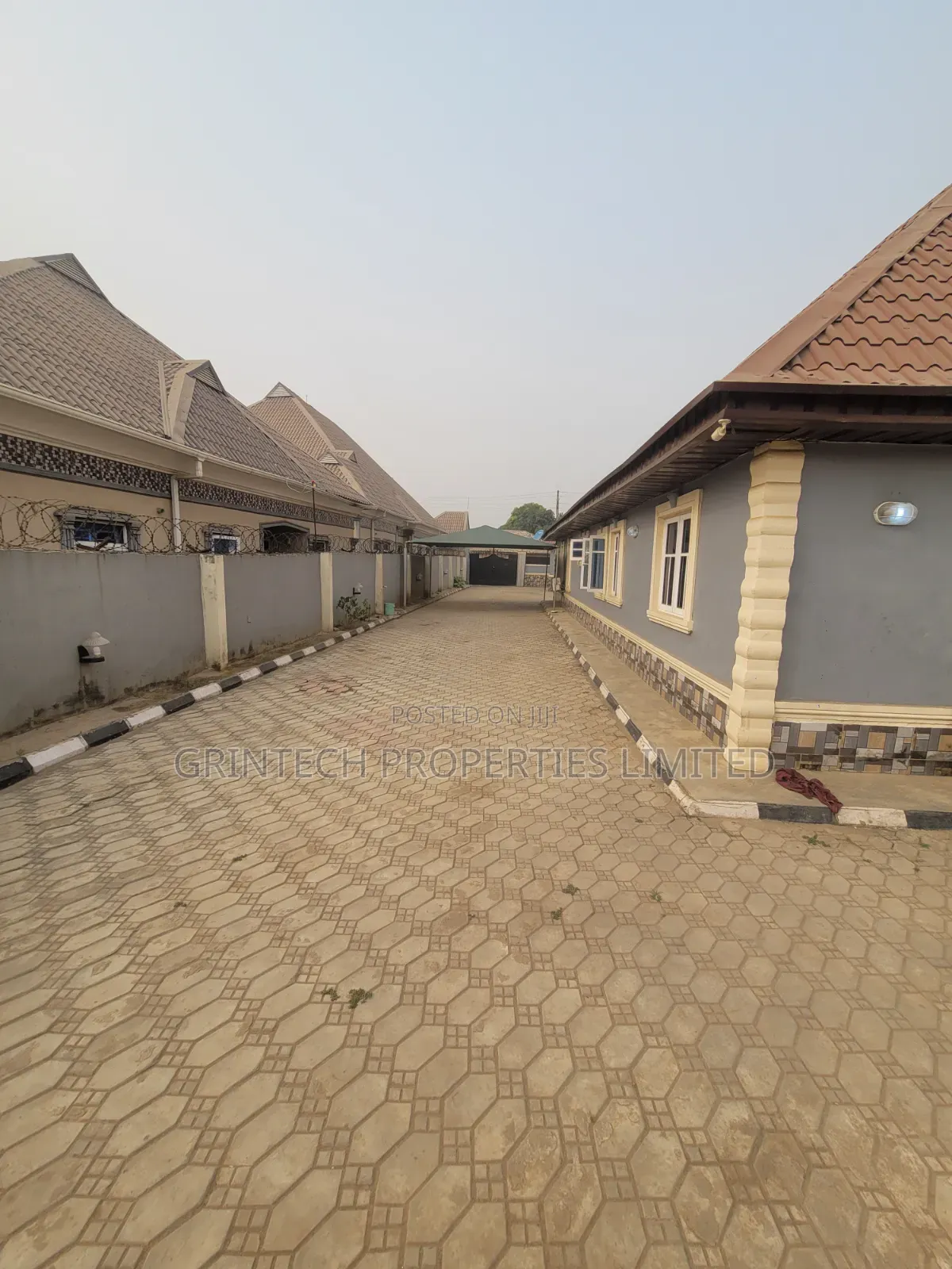 4bdrm Bungalow in Ita Sanni, Ikorodu Garage for rent in Ikorodu Garage
