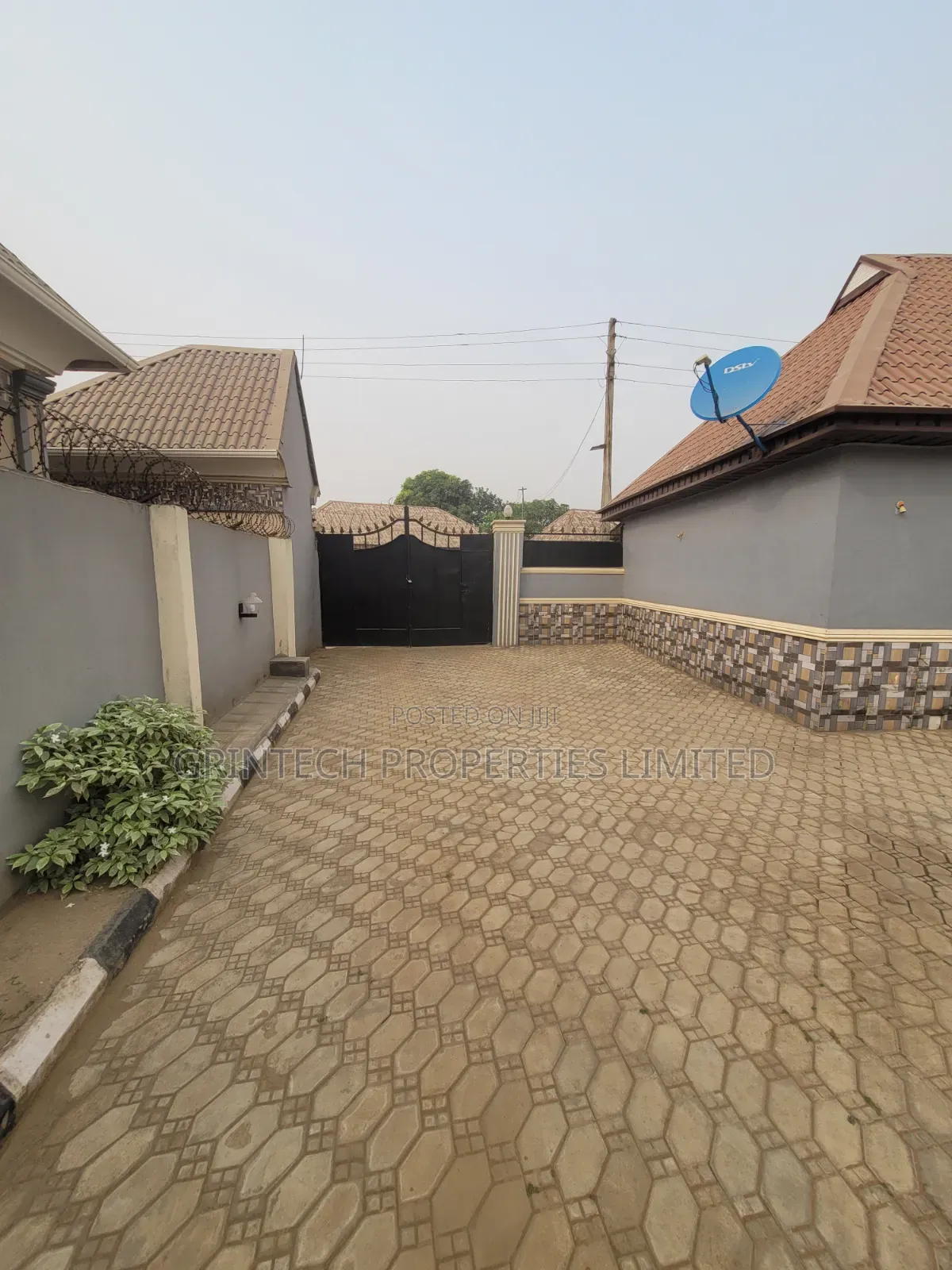 4bdrm Bungalow in Ita Sanni, Ikorodu Garage for rent in Ikorodu Garage