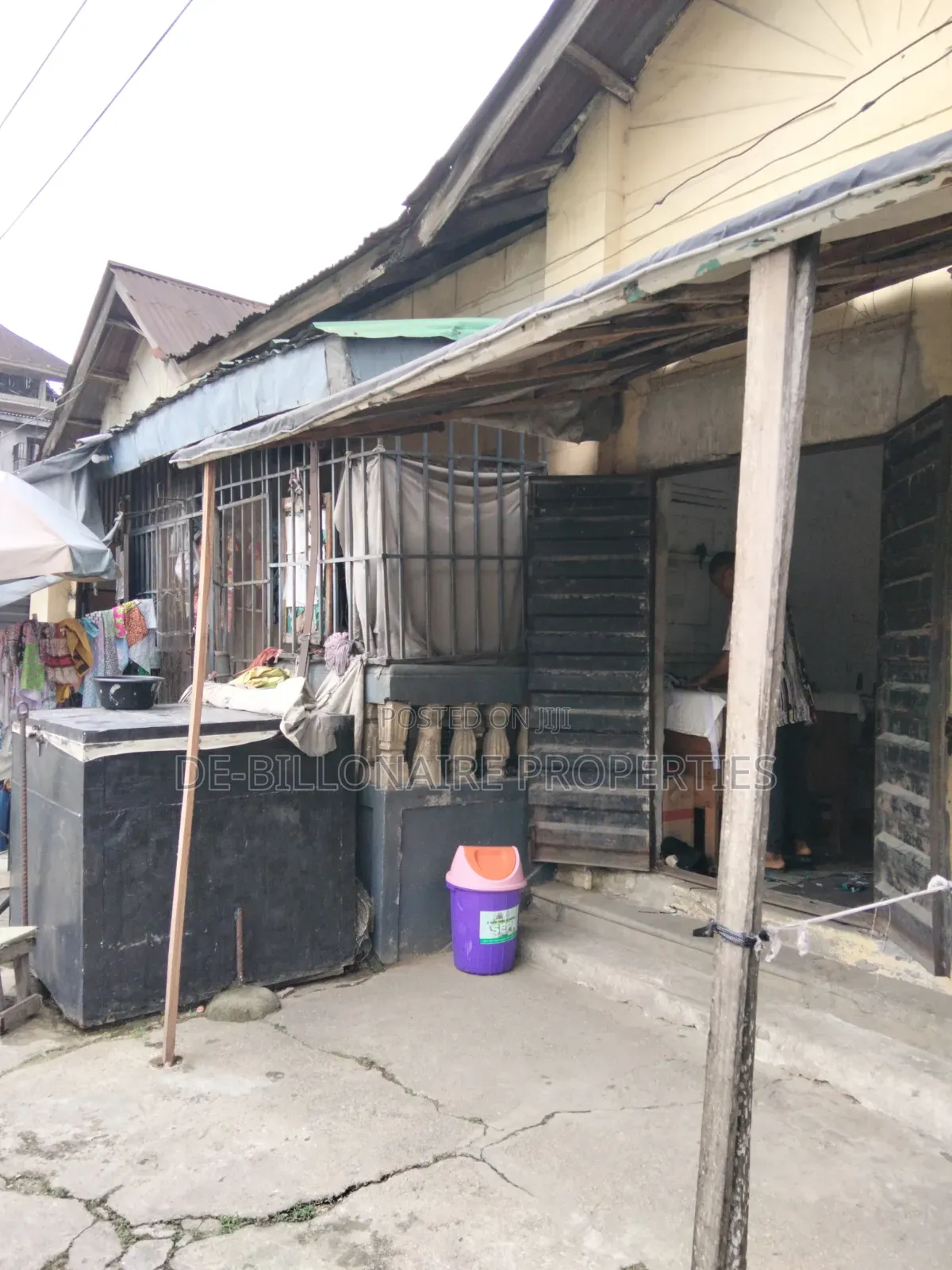 10bdrm Bungalow in Cameroon Road, Aba Expressway for sale in Aba Expressway
