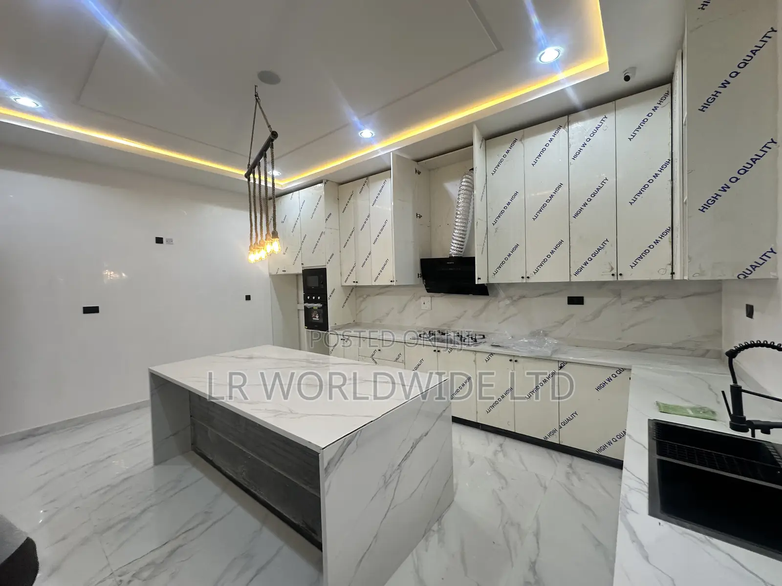 5bdrm Duplex in Apo Resettlement for sale in Apo Resettlement