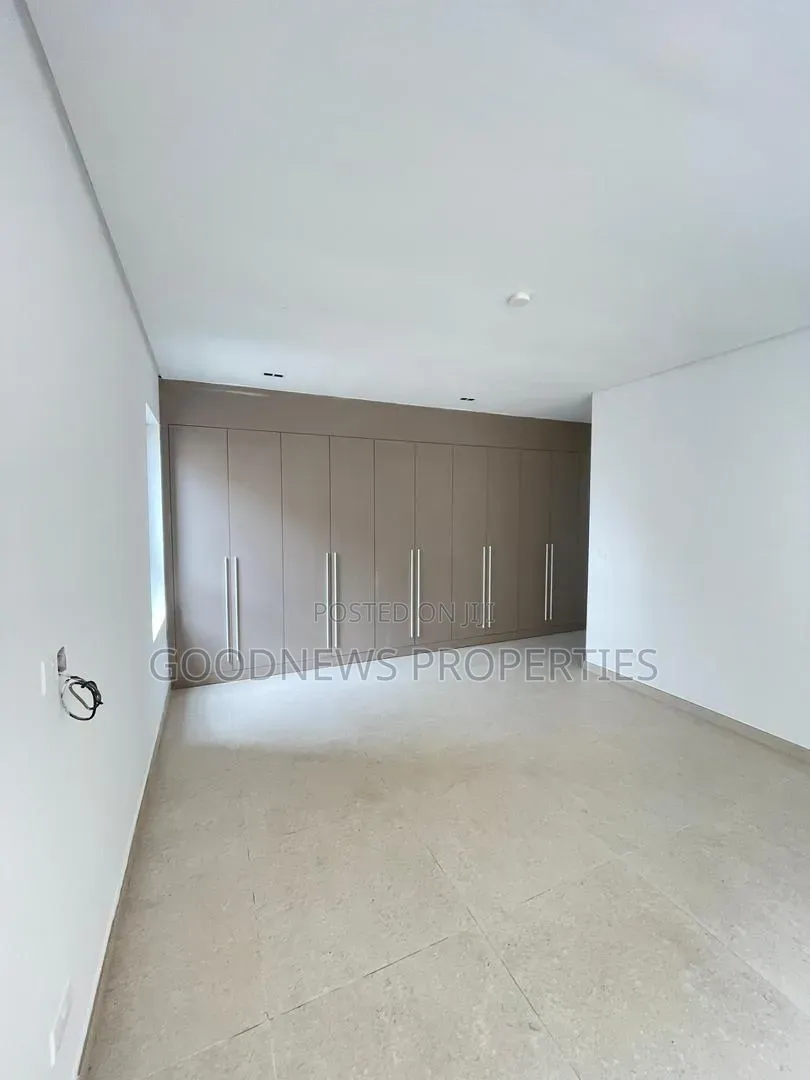5bdrm Duplex in Banana Island for sale in Banana Island