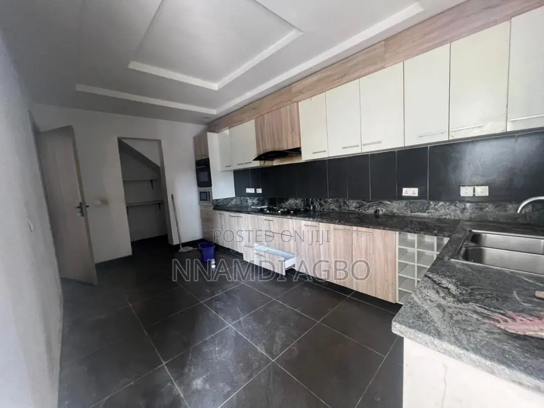 3bdrm Duplex in Chevron for rent in Chevron