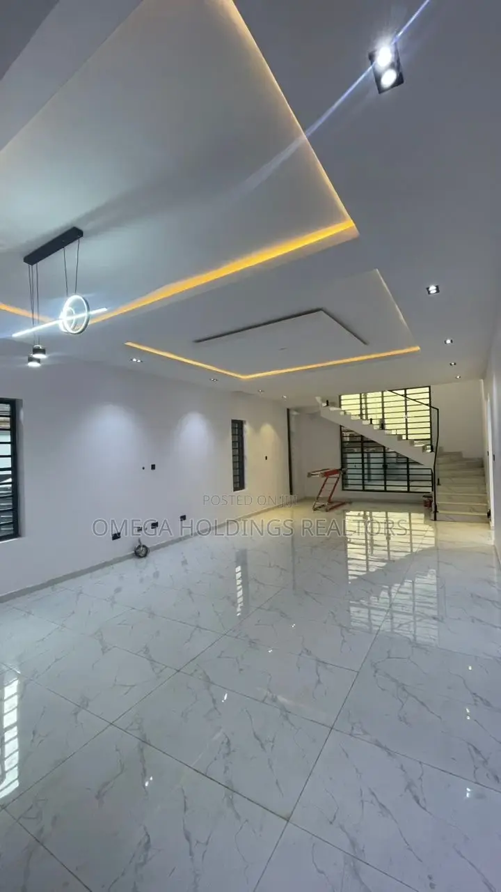 4bdrm Duplex in Alao Akala Estatw, Akobo for sale in Akobo