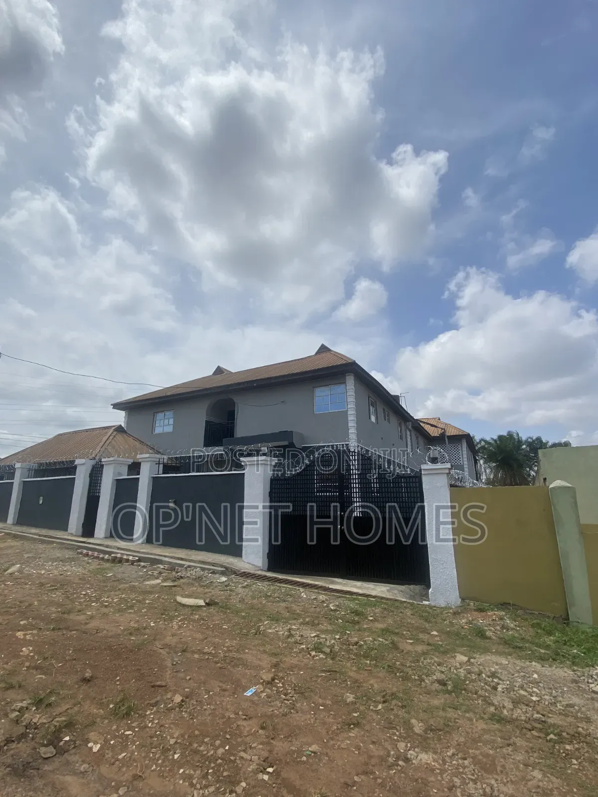 20bdrm Apartment in Akure for sale in Akure