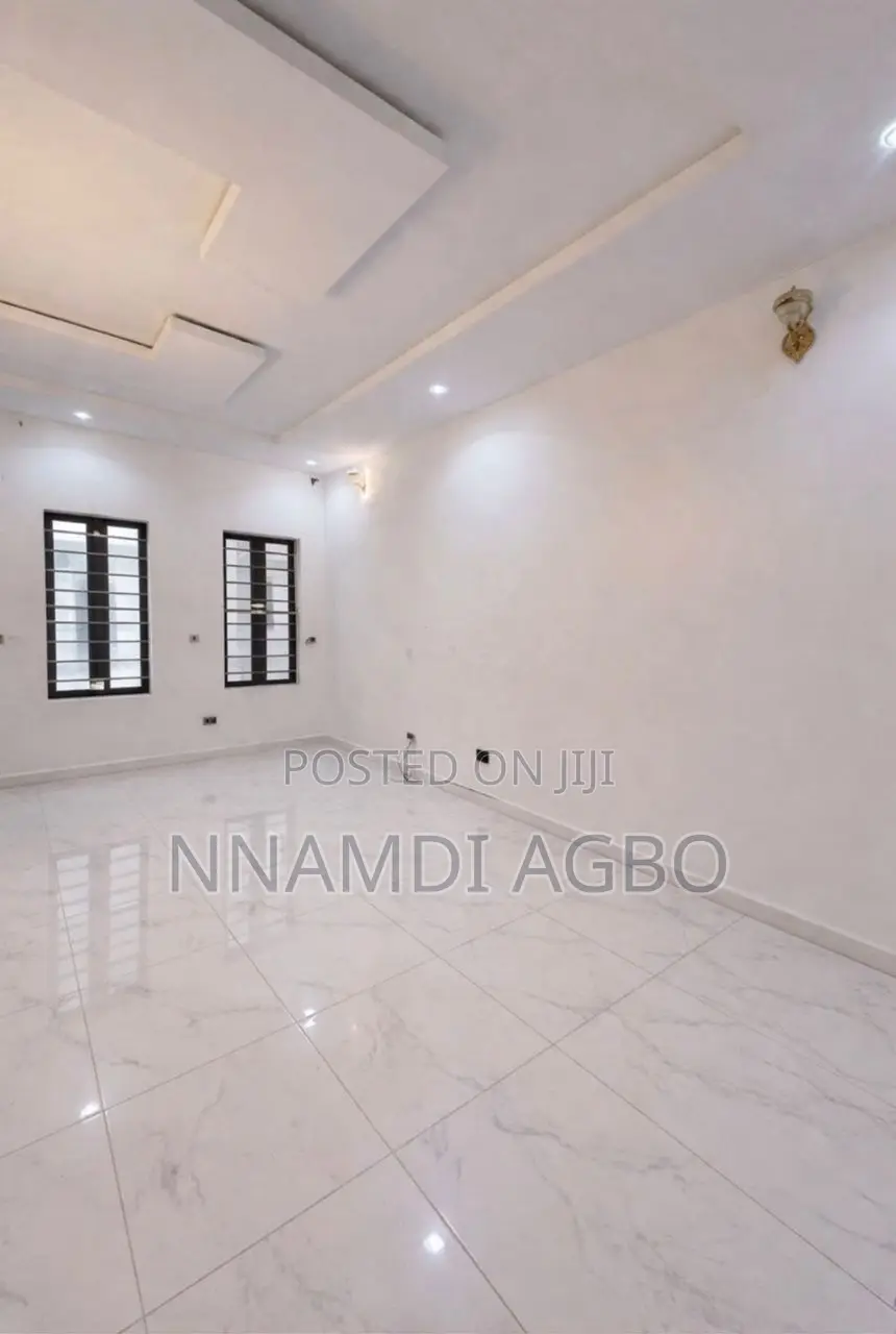 Mini Flat in Chevron for rent in Chevron