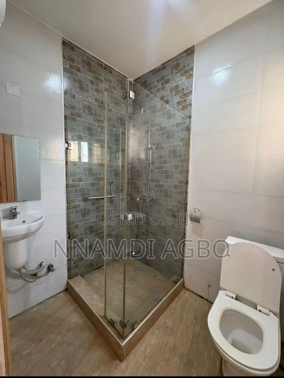 Mini Flat in Chevron for rent in Chevron