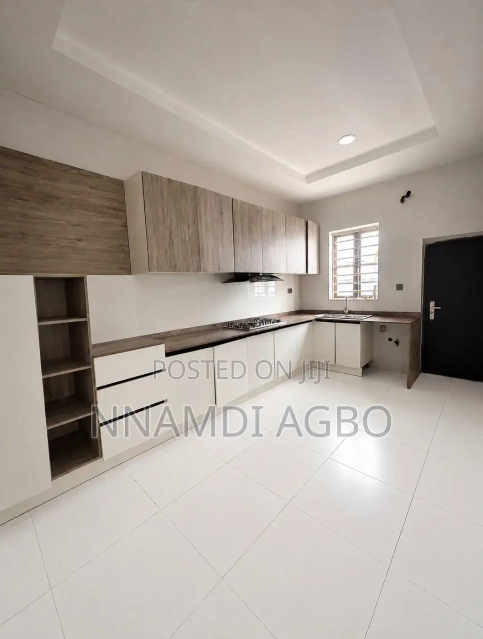 Mini Flat in Chevron for rent in Chevron