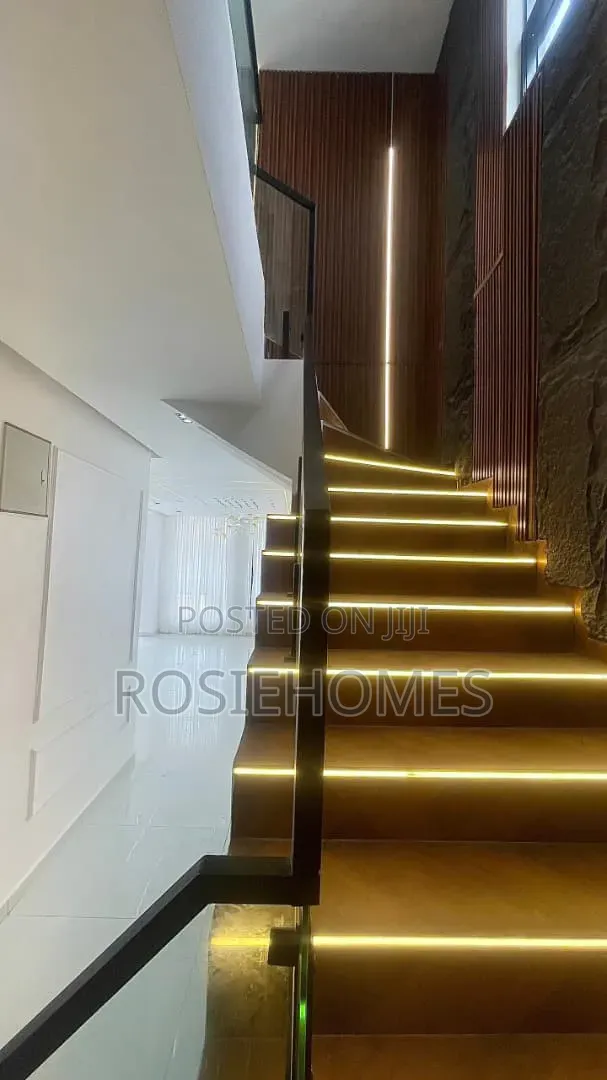 5bdrm Duplex in Chevron for sale in Chevron