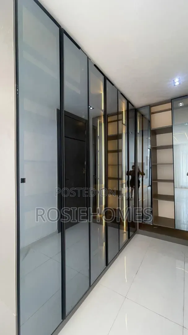 5bdrm Duplex in Chevron for sale in Chevron