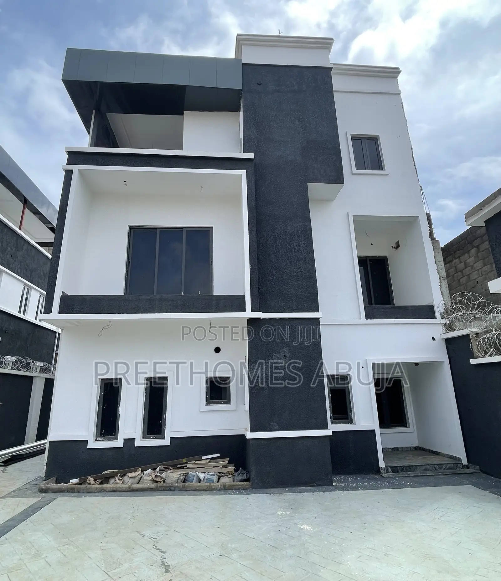 5bdrm Duplex in Ochacho Real Homes 3, Life Camp for sale in Life Camp