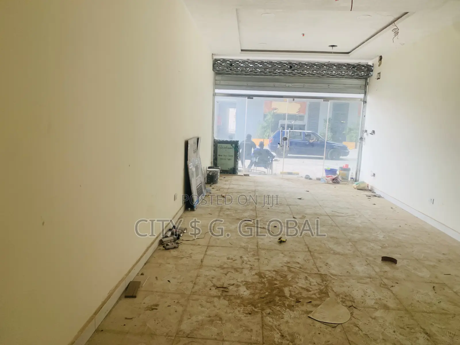 Shop in Bannex. First Floor. Wuse 2 Face Road in Wuse 2