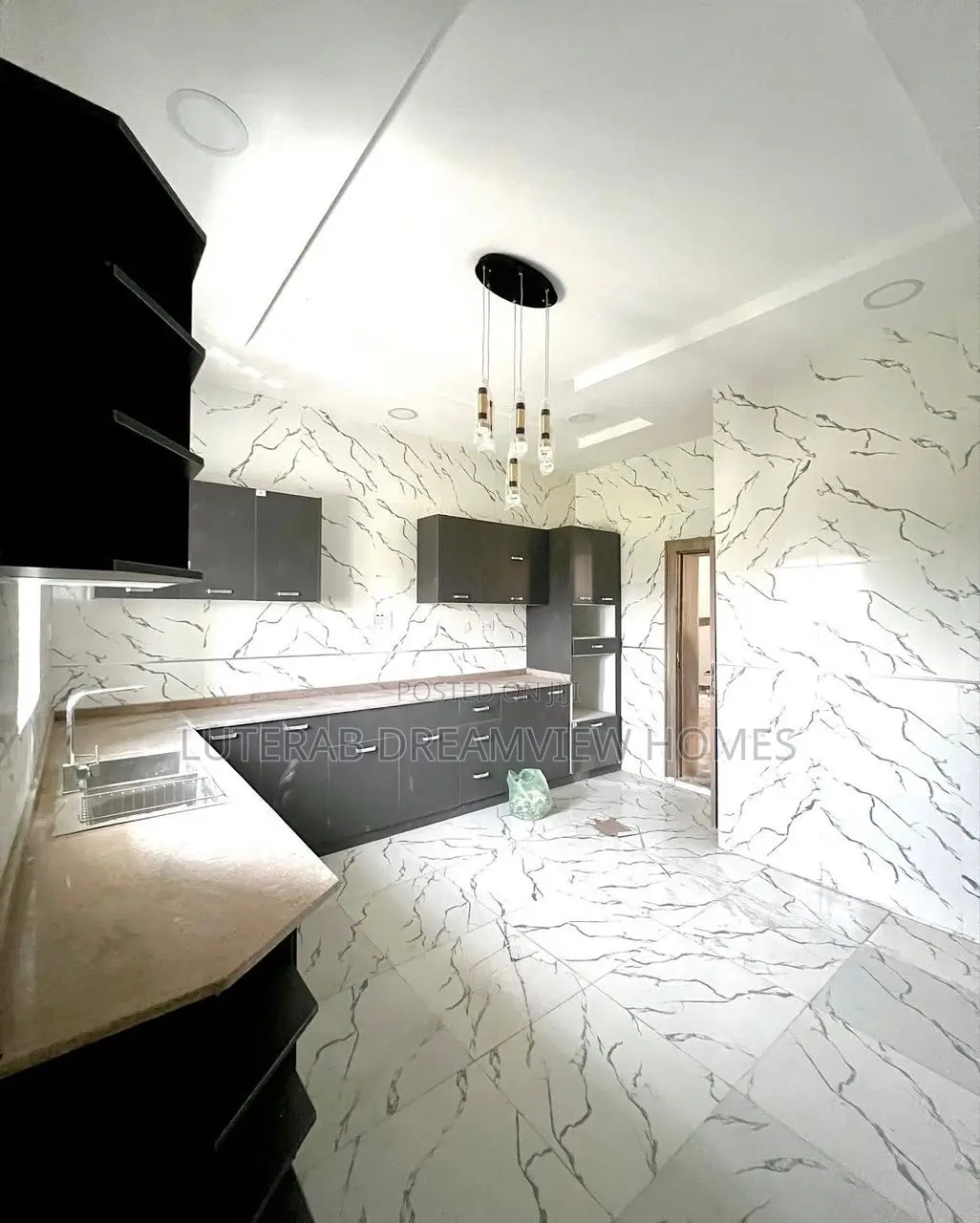 5bdrm Duplex in Guzape for sale in Guzape District