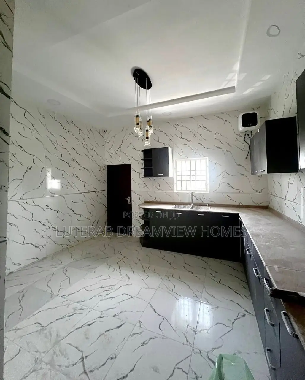 5bdrm Duplex in Guzape for sale in Guzape District