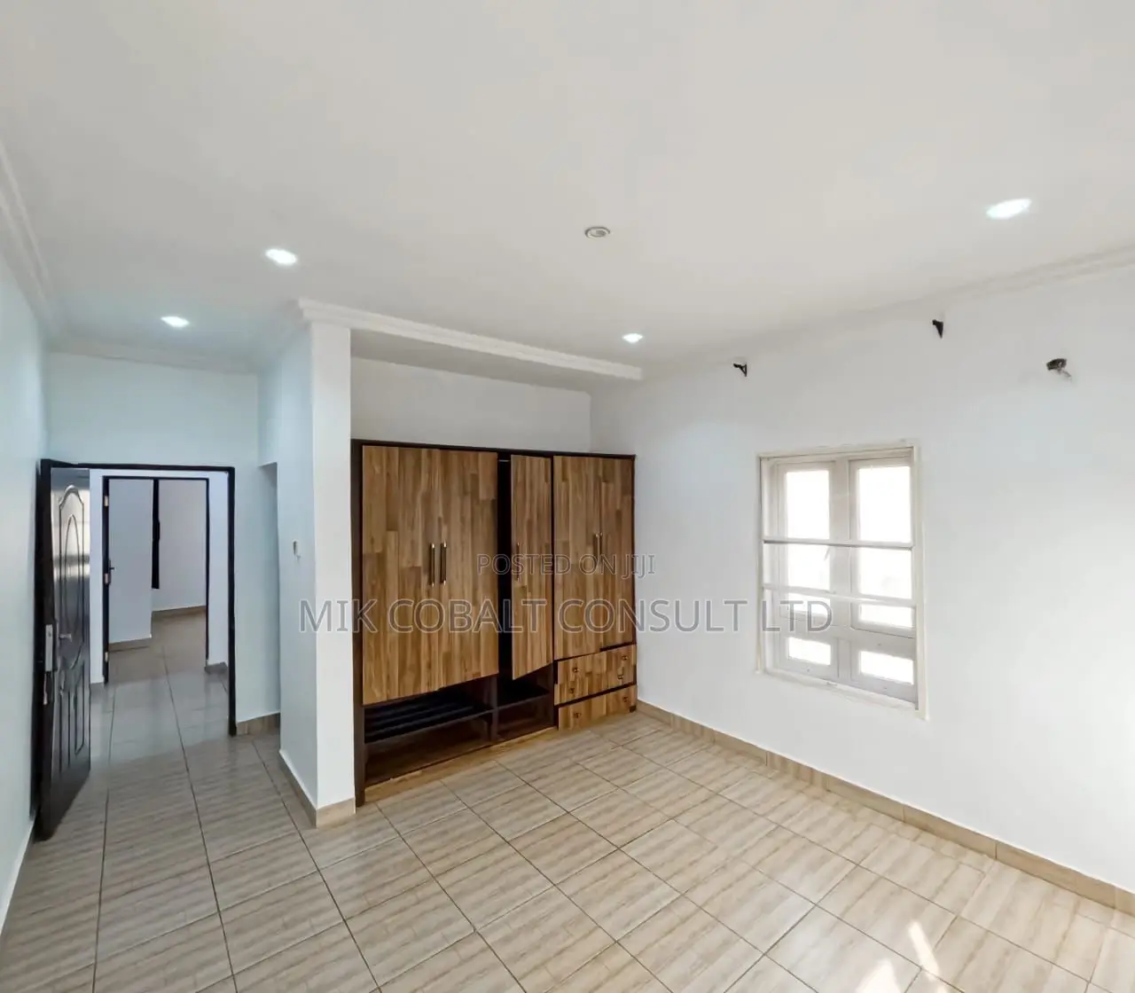 2bdrm Block of Flats in Rockvale Manor, Apo District for sale in Apo District