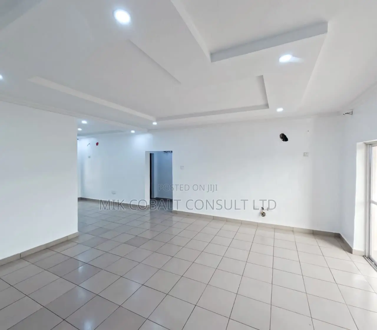 2bdrm Block of Flats in Rockvale Manor, Apo District for sale in Apo District