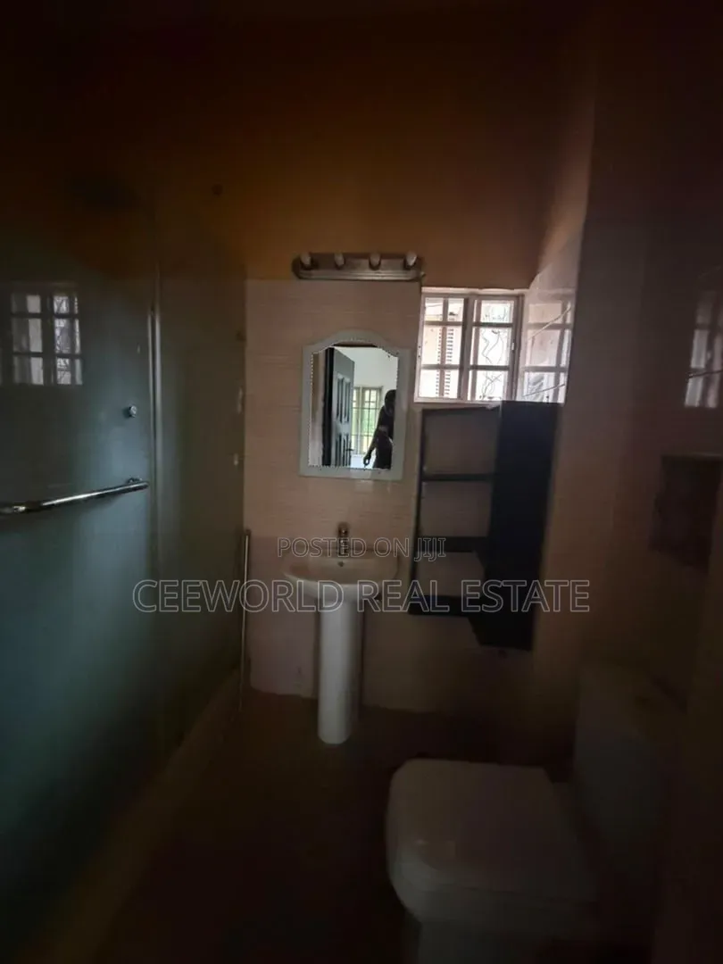 3bdrm Apartment in Kolapo Ishola Gra, Akobo for rent in Akobo
