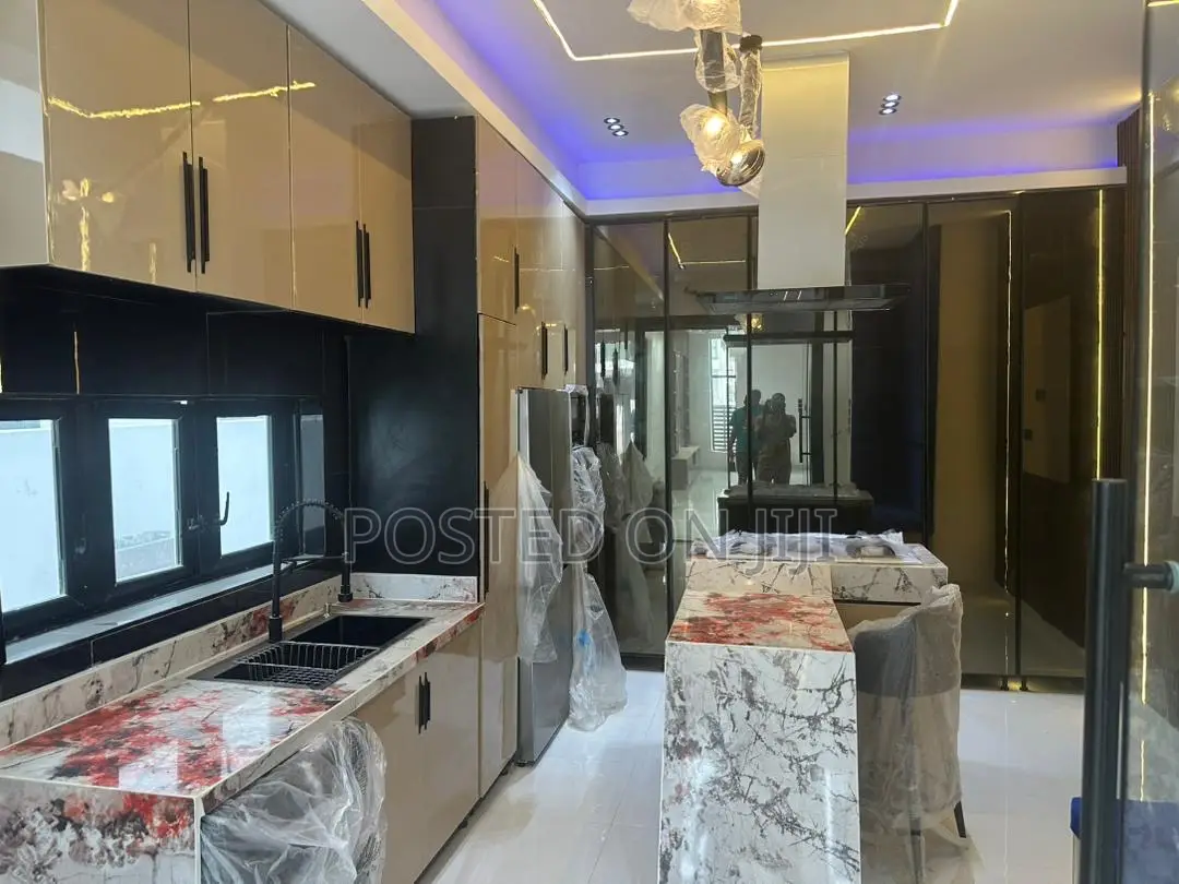 4bdrm Duplex in Dpkay Estate, Lekki Phase 2 for sale in Lekki Phase 2