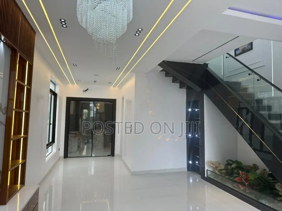 4bdrm Duplex in Dpkay Estate, Lekki Phase 2 for sale in Lekki Phase 2