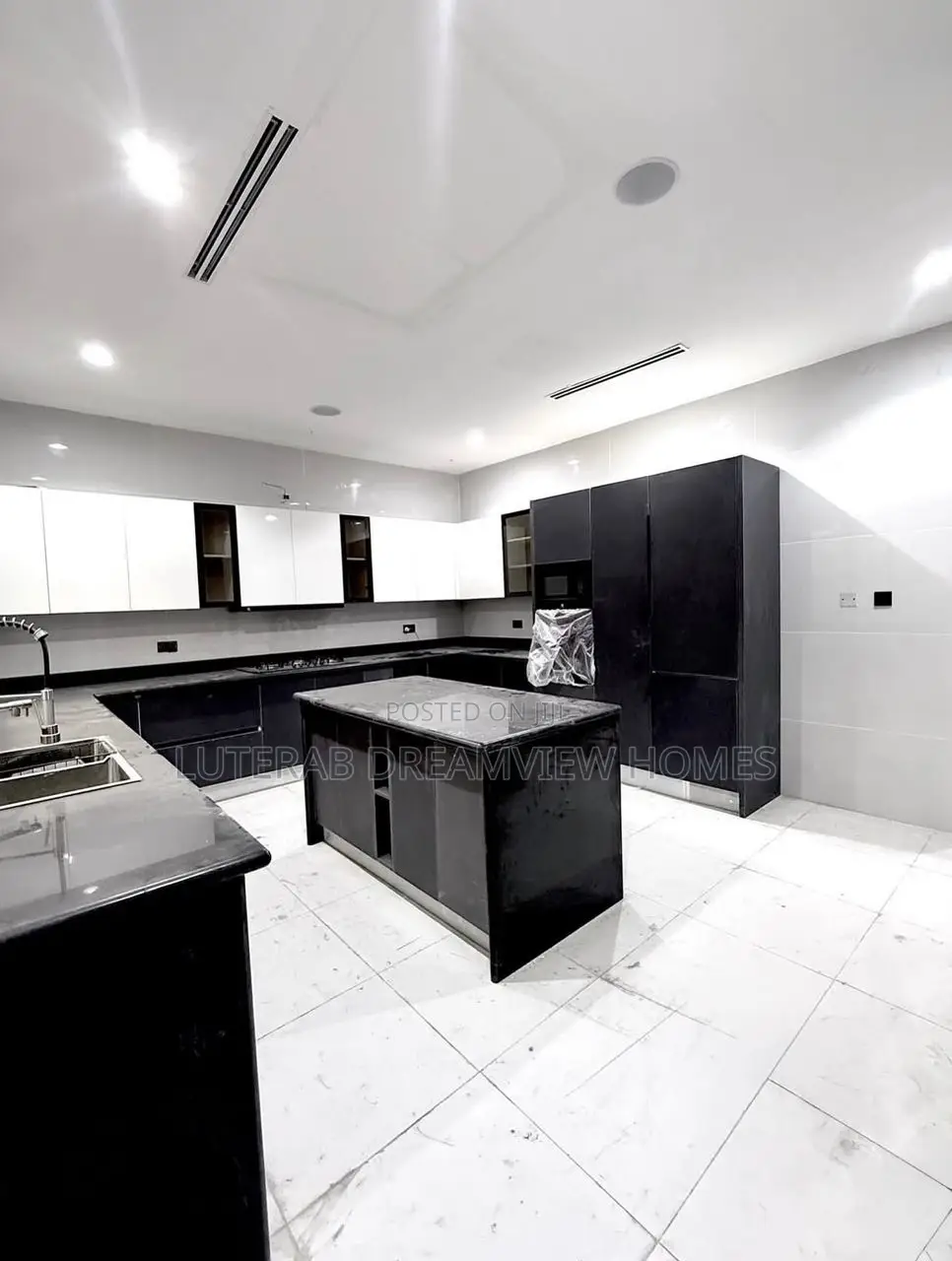 5bdrm Duplex in Guzape for sale in Guzape District