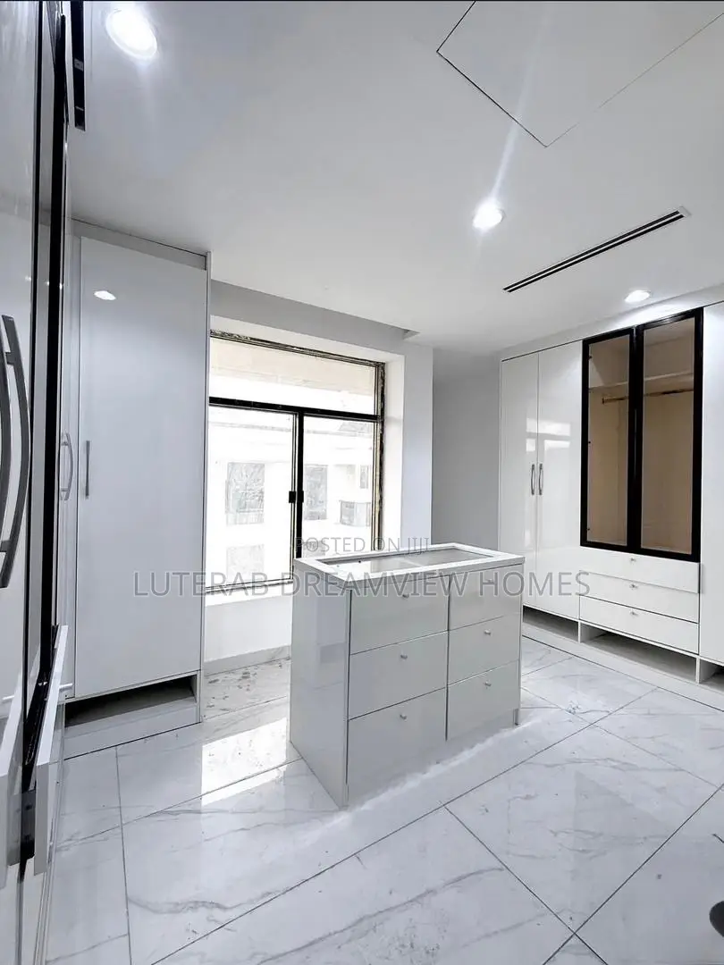 5bdrm Duplex in Guzape for sale in Guzape District