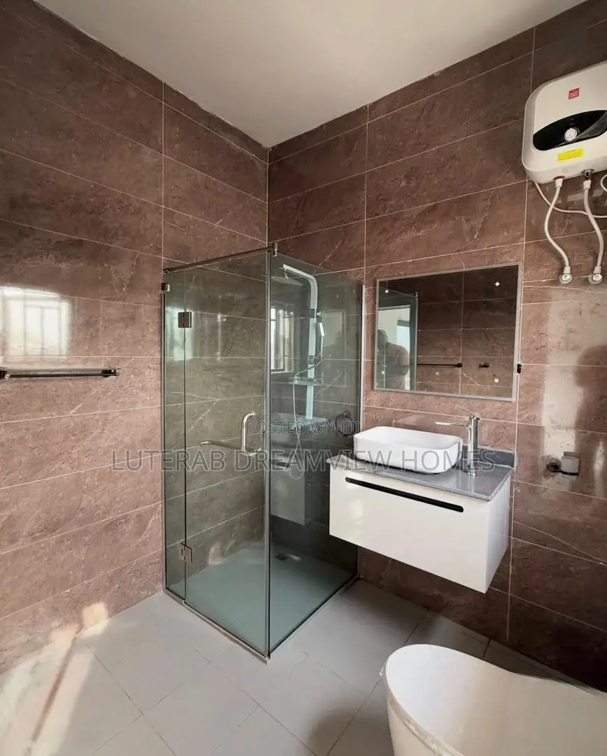 5bdrm Townhouse/Terrace in Guzape for sale in Guzape District
