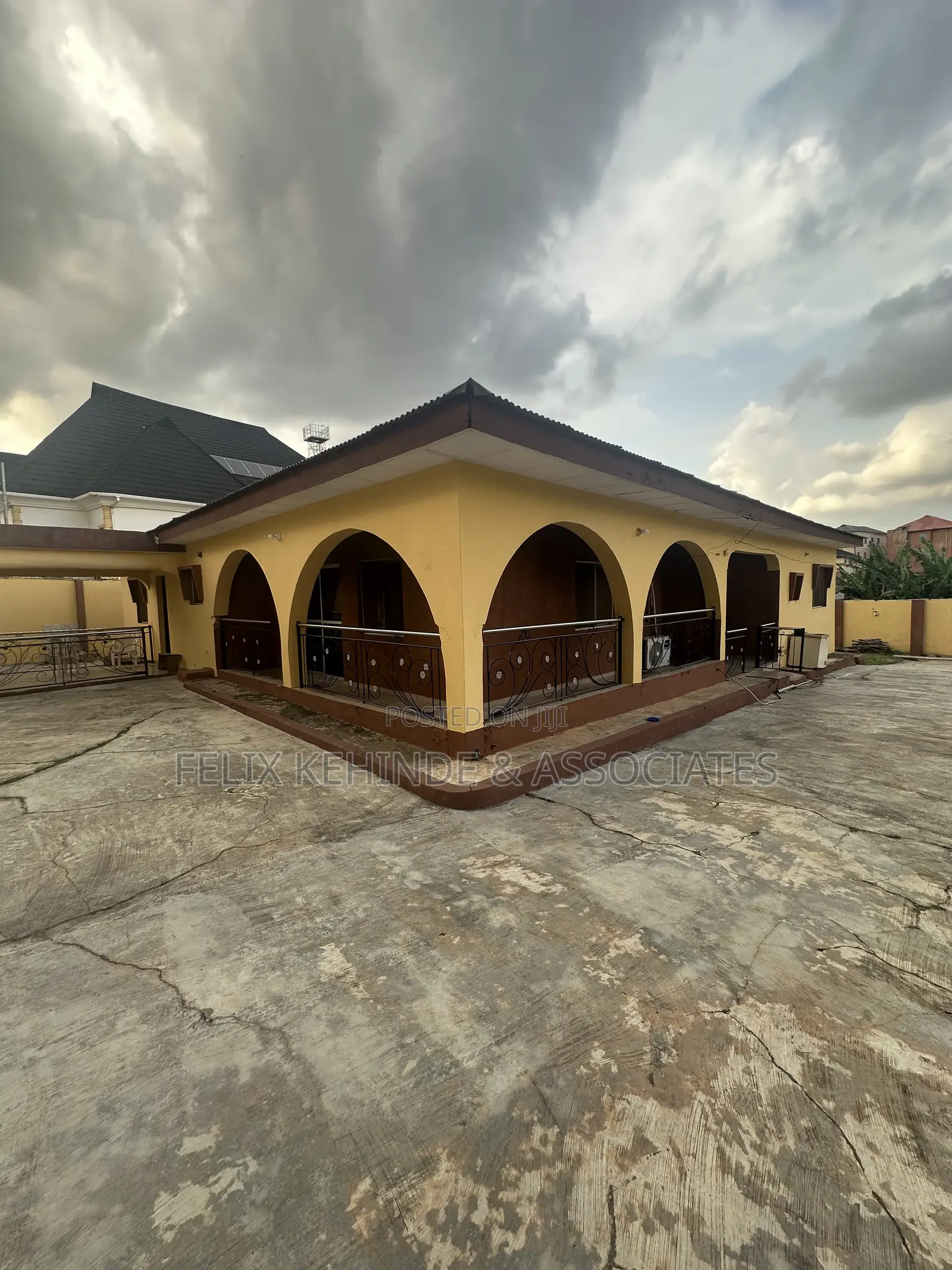 4bdrm Bungalow in Alegongo, Akobo for sale in Akobo