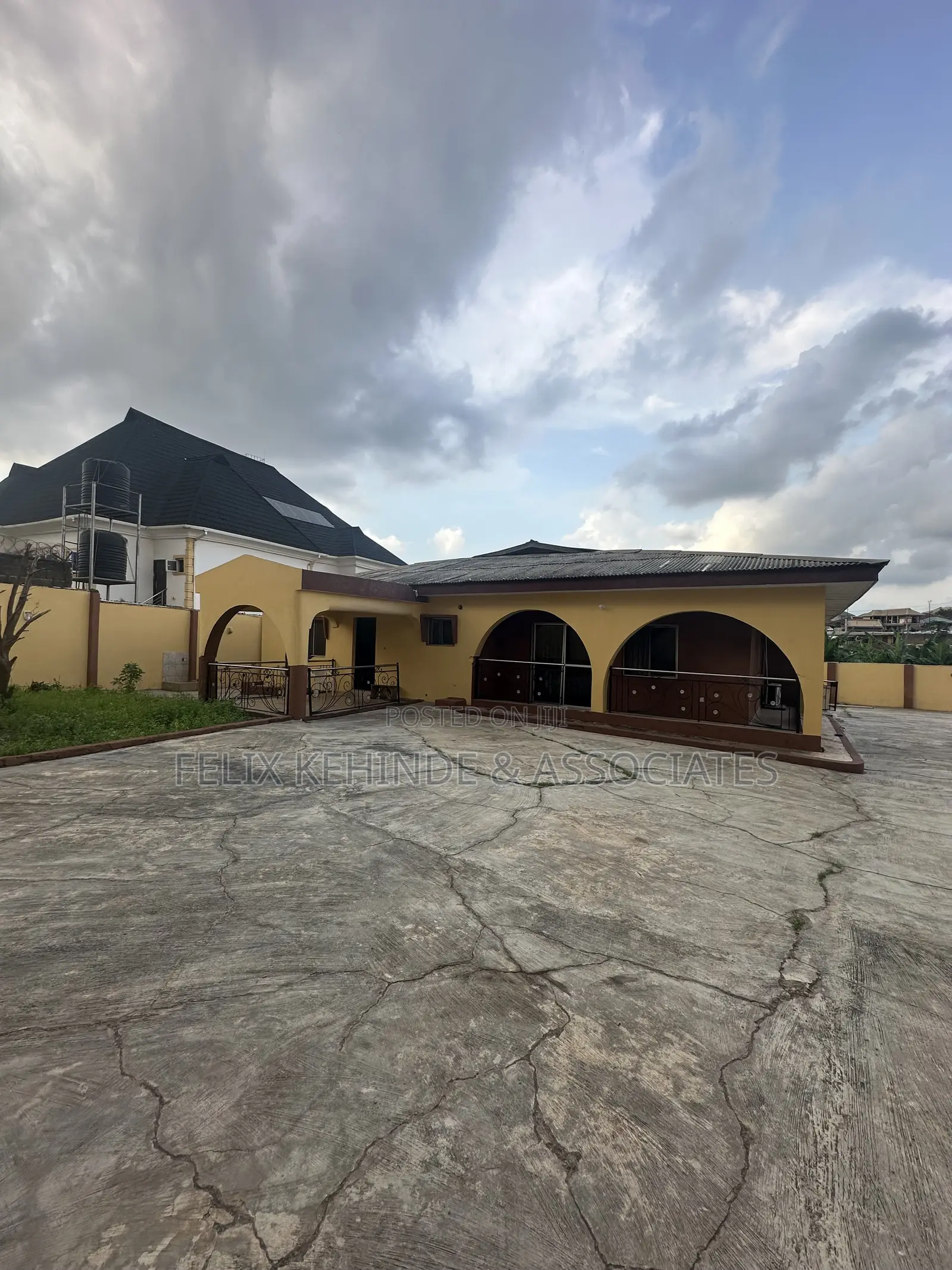 4bdrm Bungalow in Alegongo, Akobo for sale in Akobo