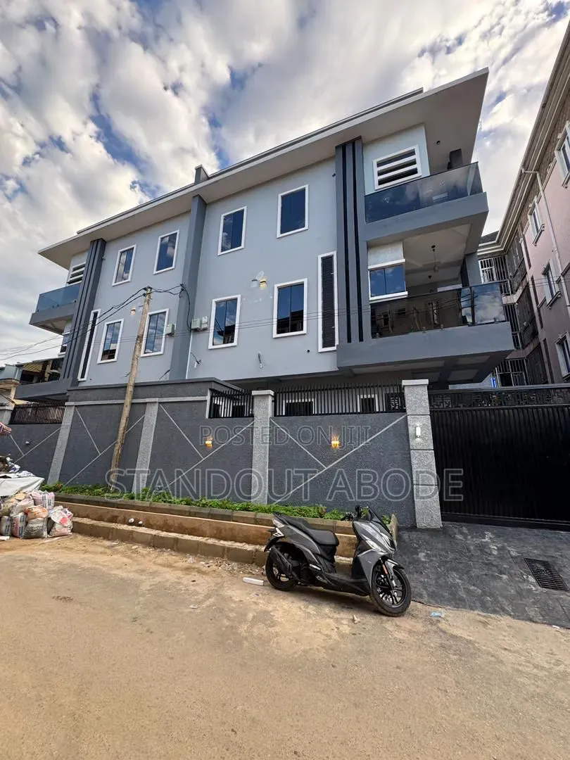 4bdrm Duplex in In An Estate, Ebute Metta for sale in Ebute Metta