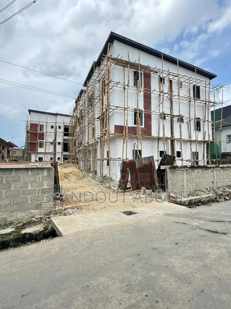 2bdrm Apartment in In An Estate, Aguda / Surulere for sale in Aguda / Surulere