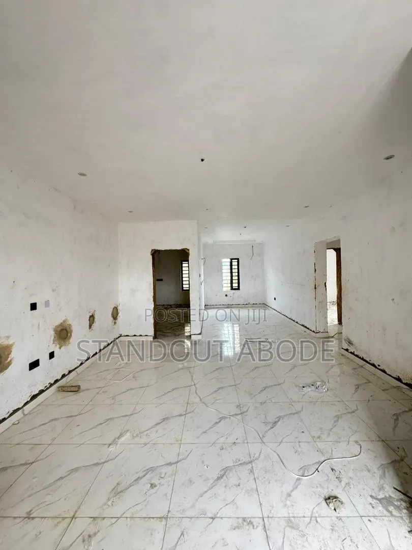 2bdrm Apartment in In An Estate, Aguda / Surulere for sale in Aguda / Surulere