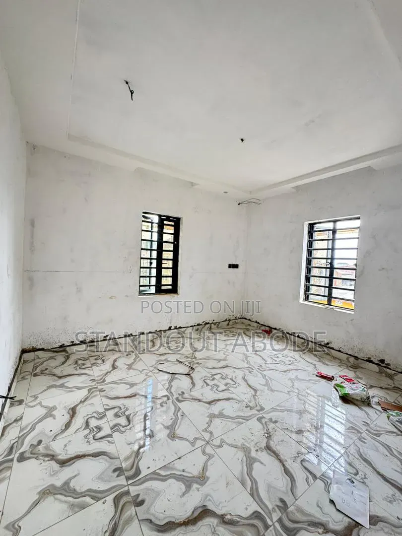 2bdrm Apartment in In An Estate, Aguda / Surulere for sale in Aguda / Surulere
