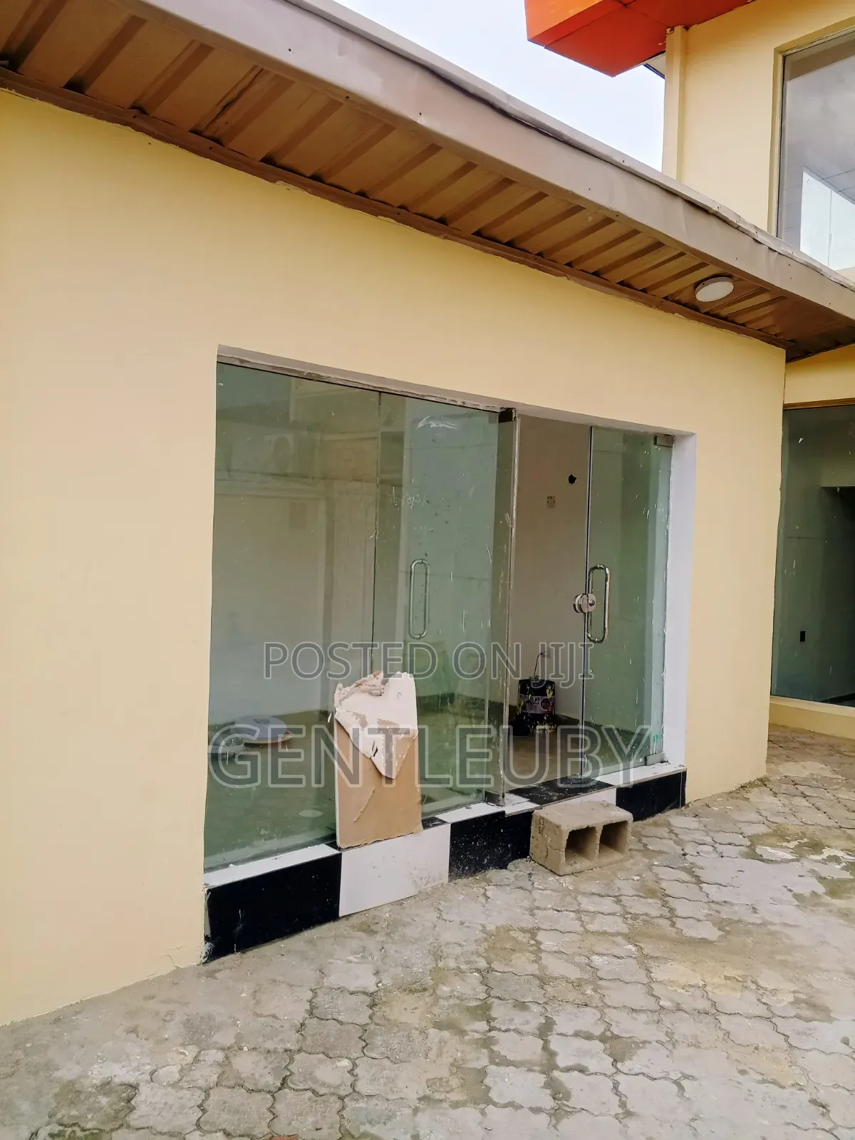 A 15 SQM Office for Rent at Lekki Ph.1 in Lekki Phase 1