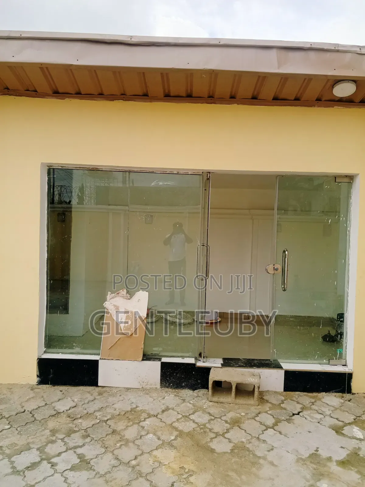 A 15 SQM Office for Rent at Lekki Ph.1 in Lekki Phase 1