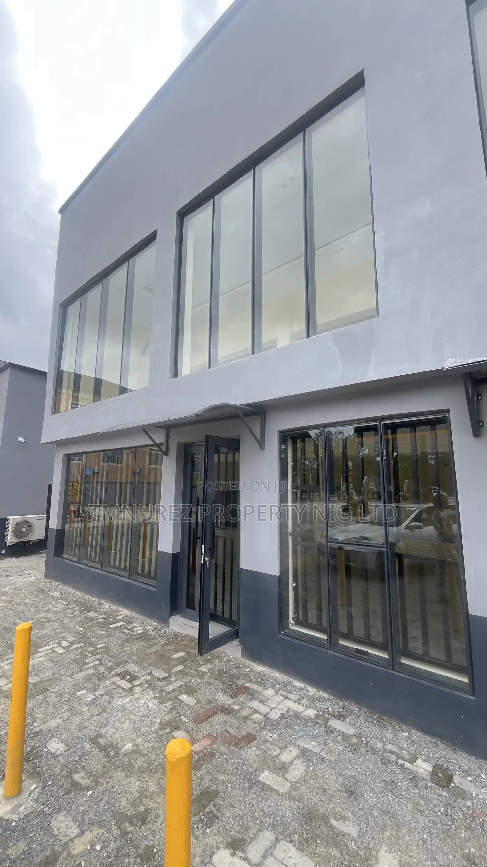 Showroom Shop(Multipurpose). in Sangotedo