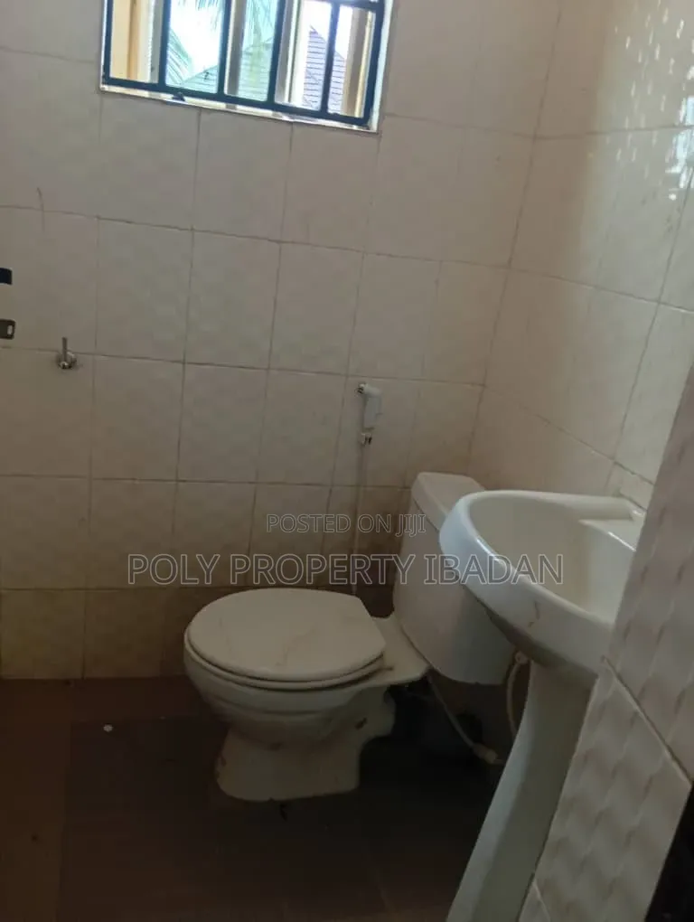 2bdrm Apartment in Ayegun, Akobo for rent in Akobo