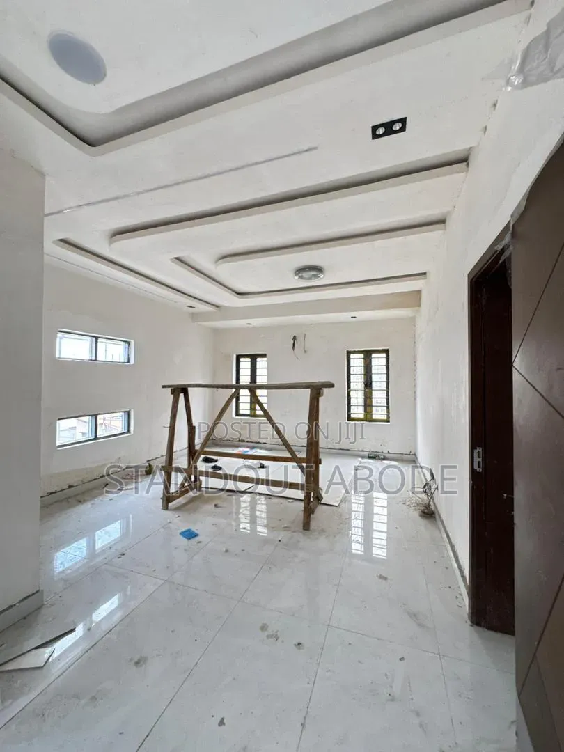 5bdrm Duplex in In An Estate, Ogunlana for sale in Ogunlana