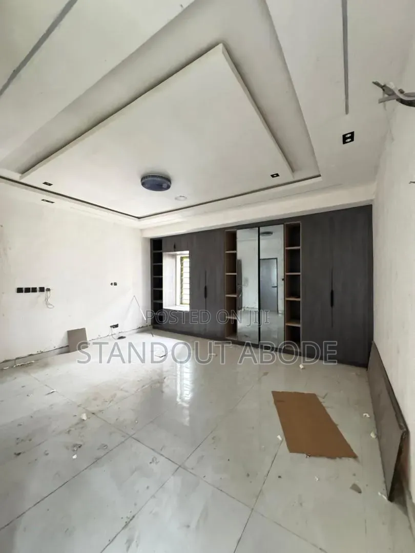 5bdrm Duplex in In An Estate, Ogunlana for sale in Ogunlana